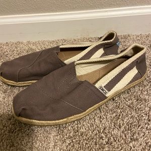 Grey striped Toms